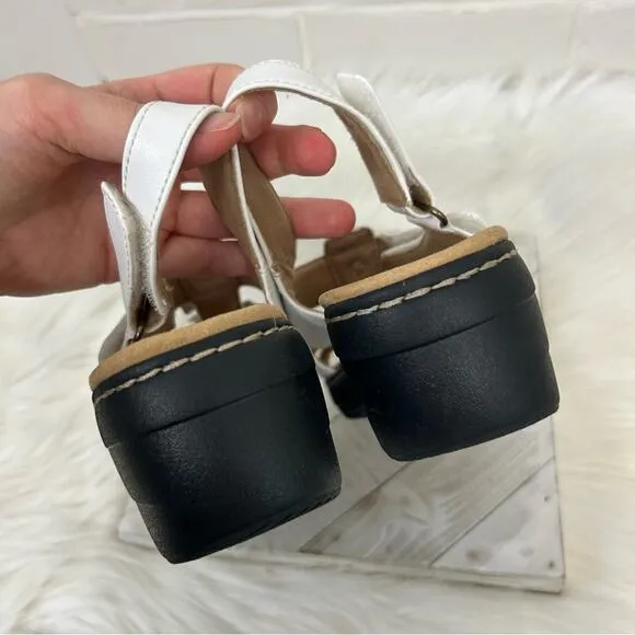 Clark’s Collection White Strappy Floral Sandals Size 10