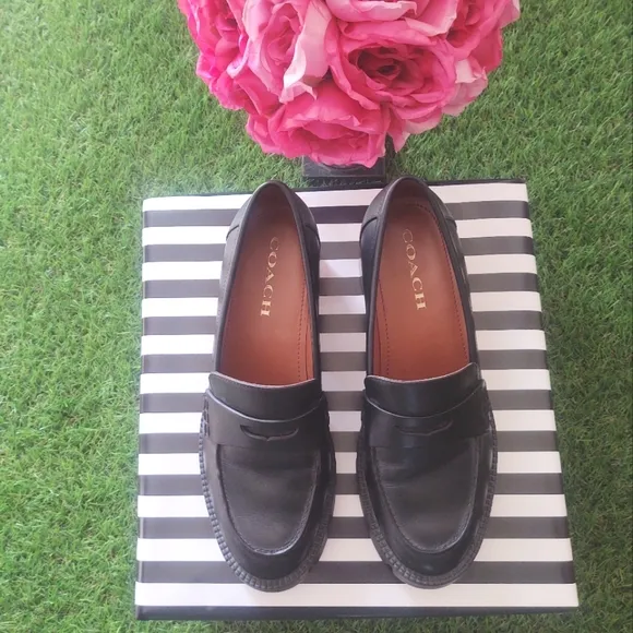 COACH &quot;Coleen-Loafer&quot; in Black 🖤   Coach Emblem Monogram~ Size: 7.5