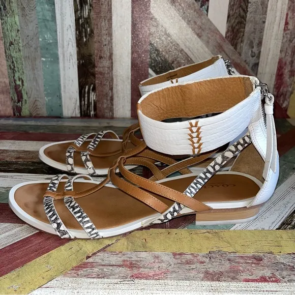 Coach Nillie Gladiator Sandals Back Zip Tan White EUC SZ 9.5 Summer Boho Gypsy