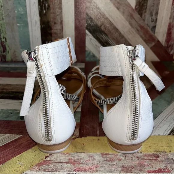 Coach Nillie Gladiator Sandals Back Zip Tan White EUC SZ 9.5 Summer Boho Gypsy