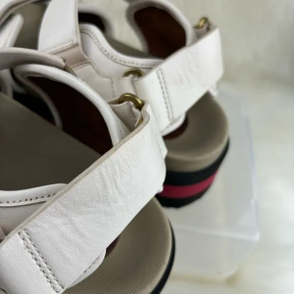 COACH TRAIL PLATFORM SANDALS SIZE 9B WOMANS