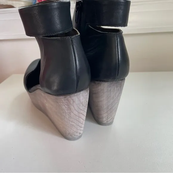 Coclico Anthropologie clogs wooden platform wedge black leather cut out shoe 7.5