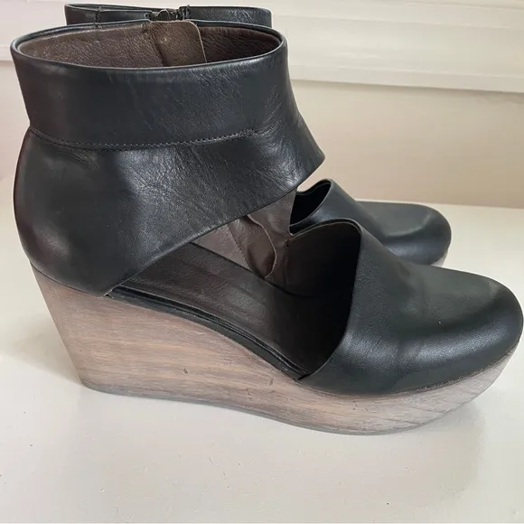 Coclico Anthropologie clogs wooden platform wedge black leather cut out shoe 7.5