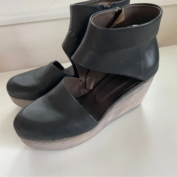 Coclico Anthropologie clogs wooden platform wedge black leather cut out shoe 7.5