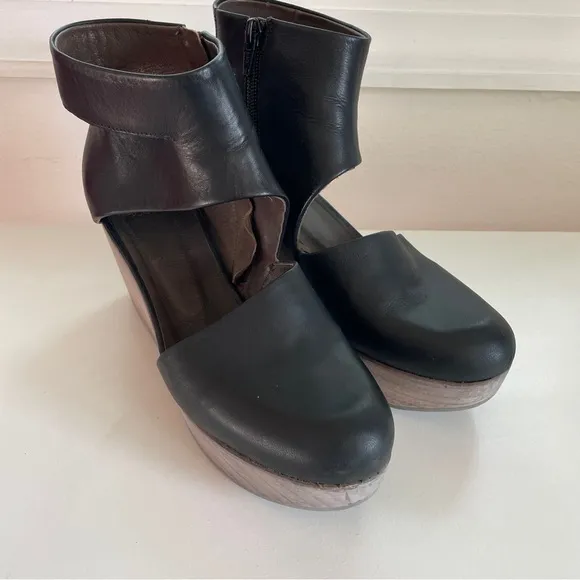 Coclico Anthropologie clogs wooden platform wedge black leather cut out shoe 7.5