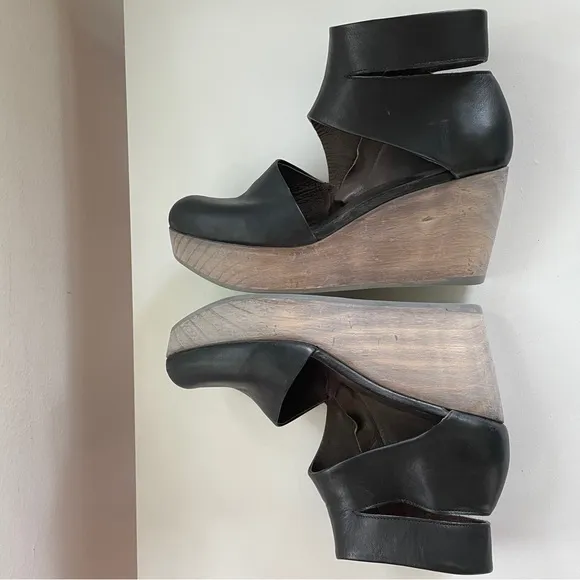 Coclico Anthropologie clogs wooden platform wedge black leather cut out shoe 7.5