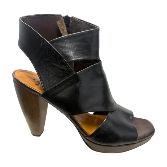 Coclico Fabiana Black Leather Cone Wooden Heel Zip Sandals