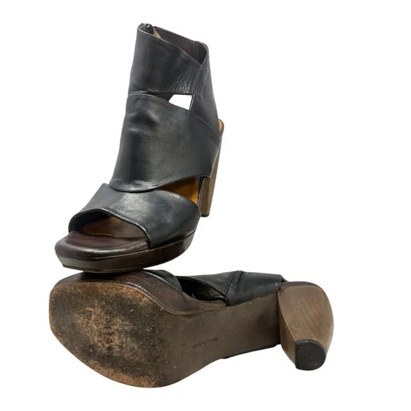 Coclico Fabiana Black Leather Cone Wooden Heel Zip Sandals