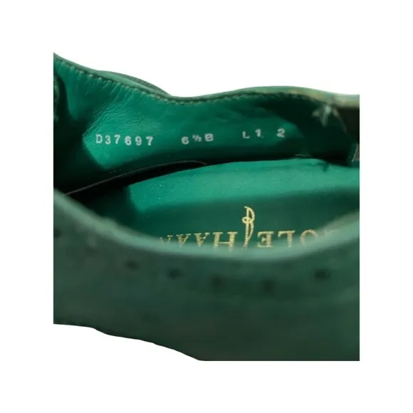 Cole Haan women size 6.5 B wingtip emerald green Oxford shoes. Style D37697