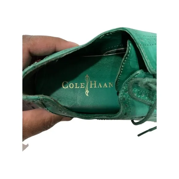 Cole Haan women size 6.5 B wingtip emerald green Oxford shoes. Style D37697