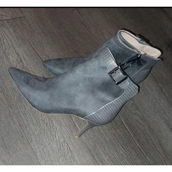 Comfortable chic pointy toe booties sz 9