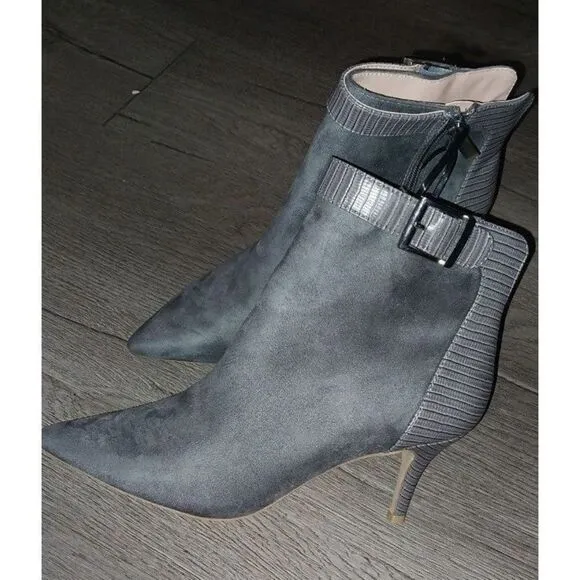 Comfortable chic pointy toe booties sz 9