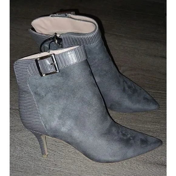 Comfortable chic pointy toe booties sz 9