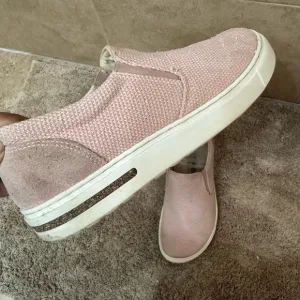COmfy Women's Pink Slip-On Sneakers