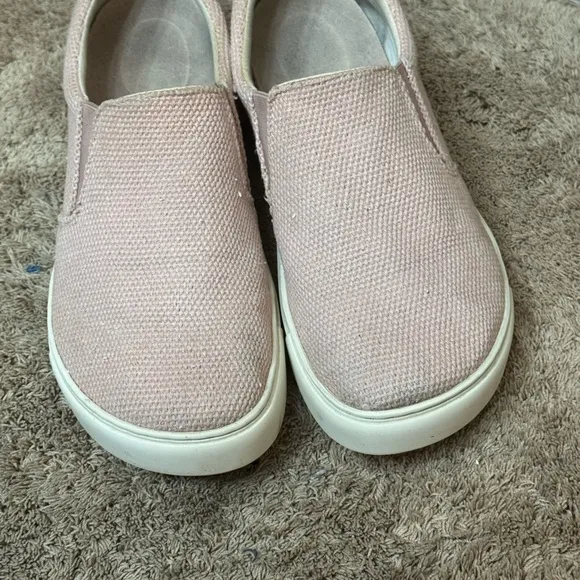 COmfy Women's Pink Slip-On Sneakers