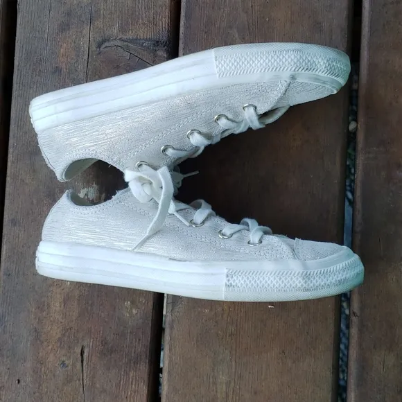 CONVERSE Chuck Taylor All Star Leather Ox Sneakers Egret/Gold sz 2 Kids Shoes