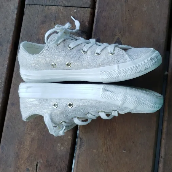 CONVERSE Chuck Taylor All Star Leather Ox Sneakers Egret/Gold sz 2 Kids Shoes