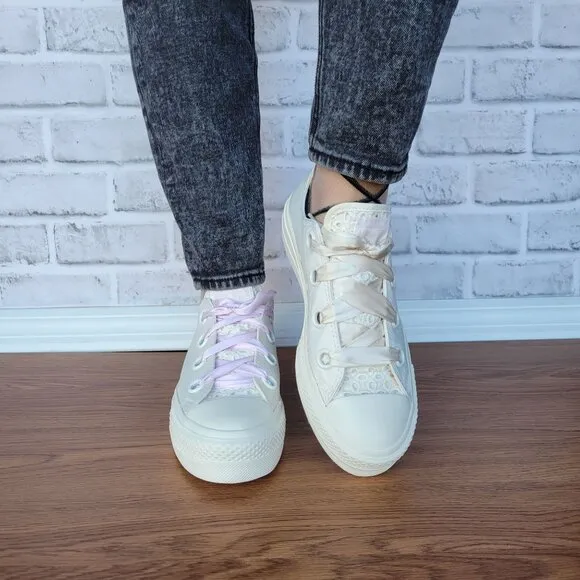 ⭐Converse Lift OX Low Sz 8.5 Women Shoes Embroidered Floral Purple Cream A10301C