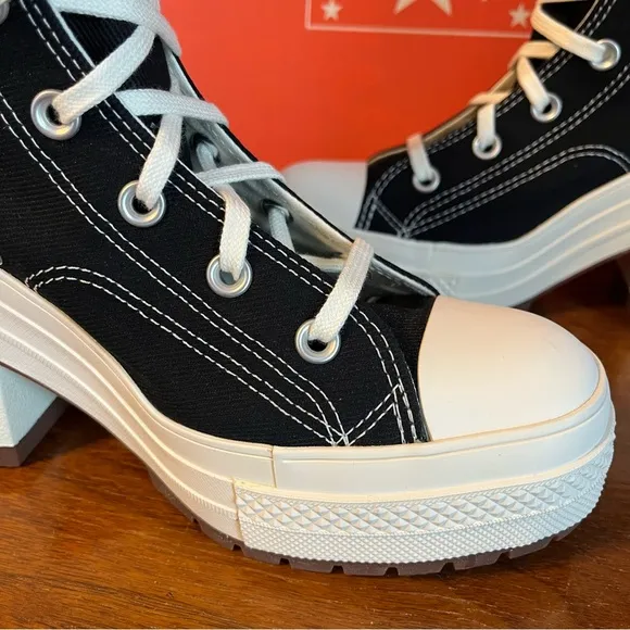 CONVERSE Women’s Chuck 70 DeLuxe Heel Platform Shoes