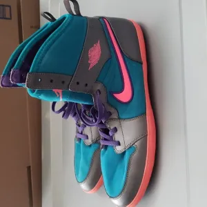COPY - JORDAN RETRO 1 SKINNY HIGH TROPICAL SNEAKERS  (GS)
