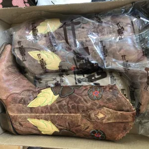 Coral Vintage Daisy Cognac Embroidered Cowboy Boots