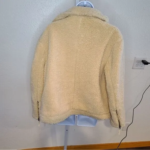 Cozy Teddy Jacket‎ - Chic Layering Piece