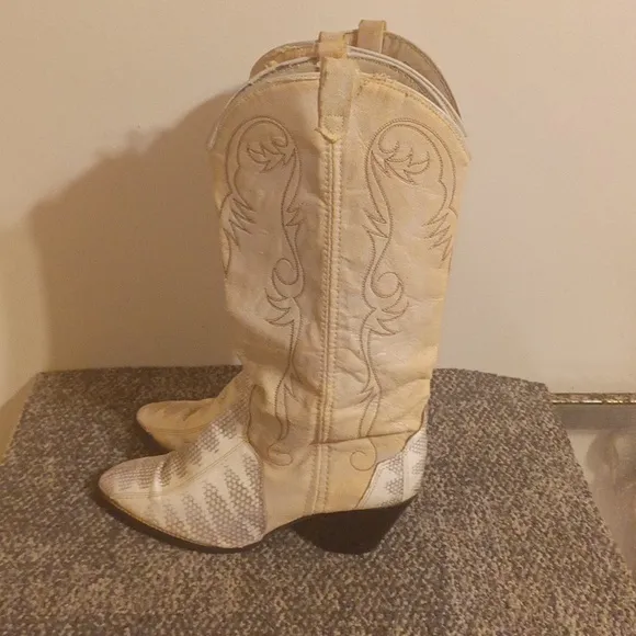 Cream Western Cowboy Boots 8.5 Snake Skin vintage Style