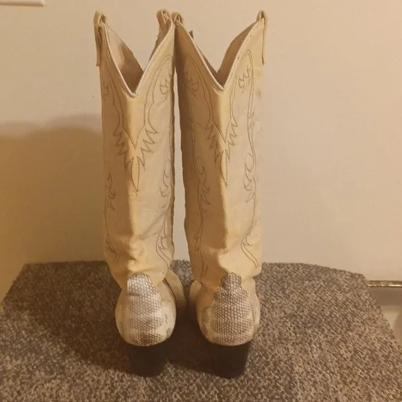 Cream Western Cowboy Boots 8.5 Snake Skin vintage Style