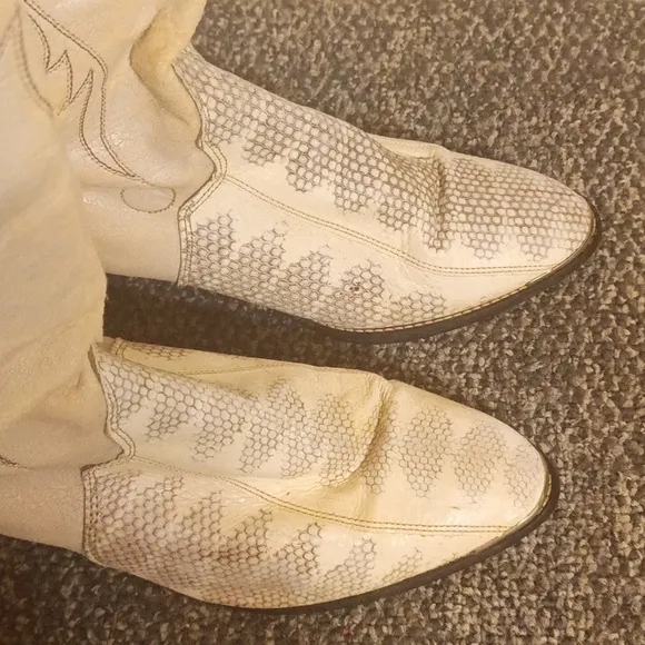Cream Western Cowboy Boots 8.5 Snake Skin vintage Style