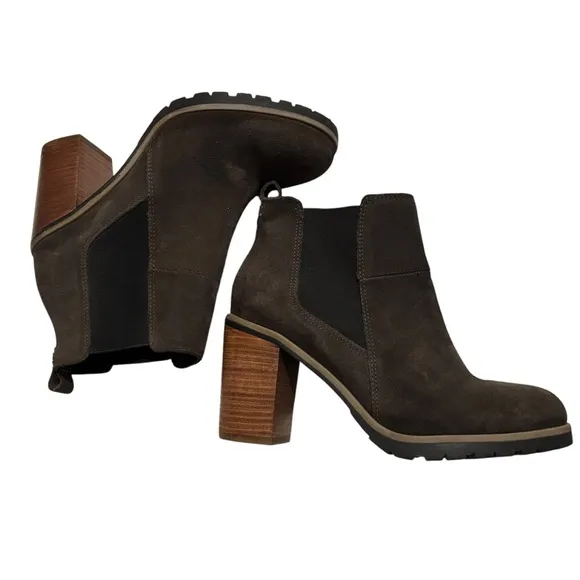 Crevo Alicia Chelsea Leather Wooden Heeled Gray Charcoal Elastic Ankle Boots 9”