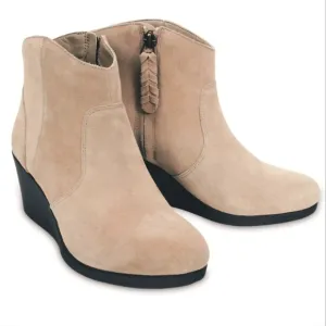 CROCS Boots Womens Leigh Suede Wedge Bootie sz 7