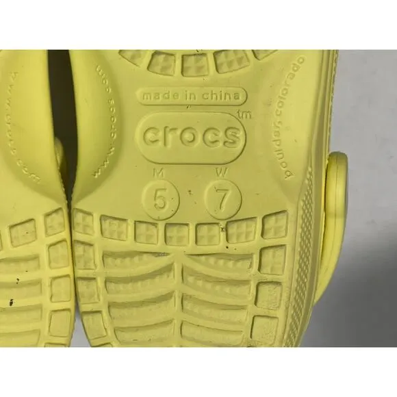 Crocs Unisex Classic Yellow Clogs with 6‎ Fun Jibbitz/Charms - Size US M 5/W 7