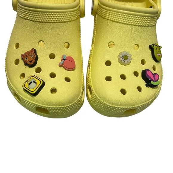 Crocs Unisex Classic Yellow Clogs with 6‎ Fun Jibbitz/Charms - Size US M 5/W 7