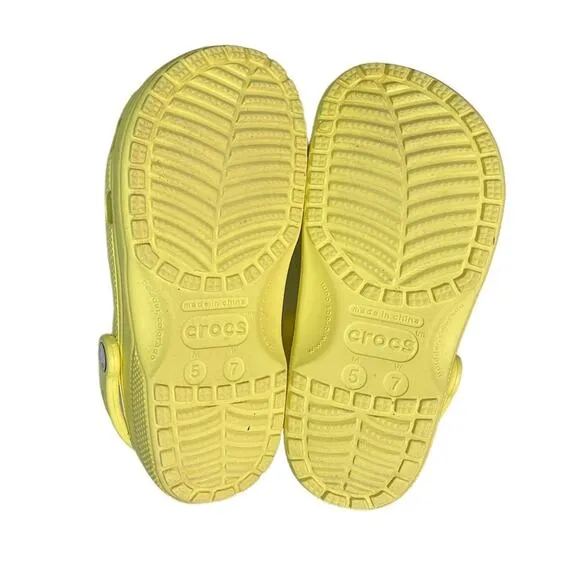 Crocs Unisex Classic Yellow Clogs with 6‎ Fun Jibbitz/Charms - Size US M 5/W 7