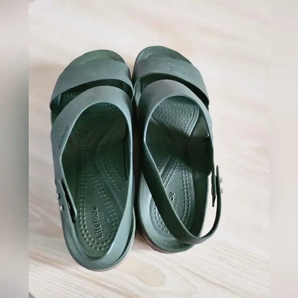CROCS Women's Brooklyn Low Wedge's Army Green /Mushroom sandals size 7.