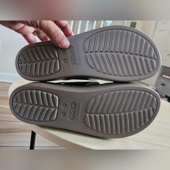 CROCS Women's Brooklyn Low Wedge's Army Green /Mushroom sandals size 7.