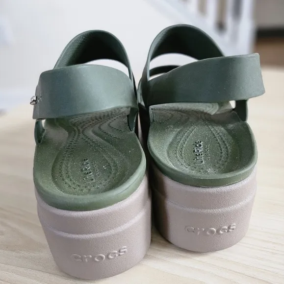 CROCS Women's Brooklyn Low Wedge's Army Green /Mushroom sandals size 7.