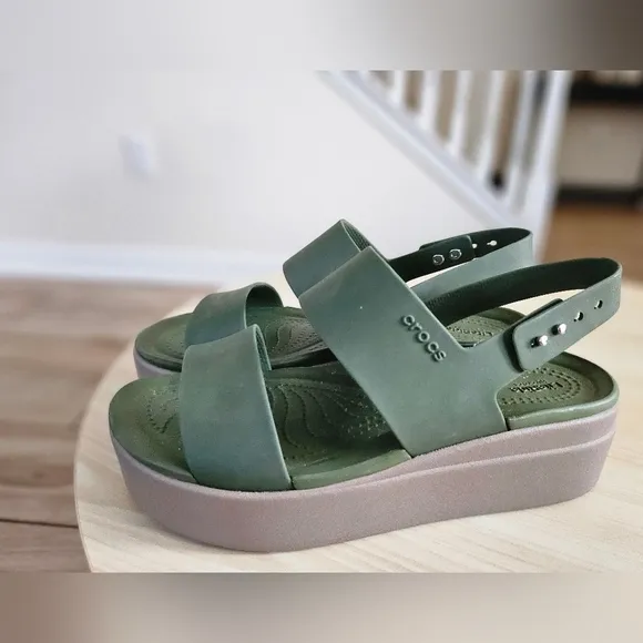 CROCS Women's Brooklyn Low Wedge's Army Green /Mushroom sandals size 7.