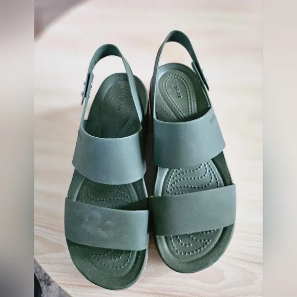 CROCS Women's Brooklyn Low Wedge's Army Green /Mushroom sandals size 7.