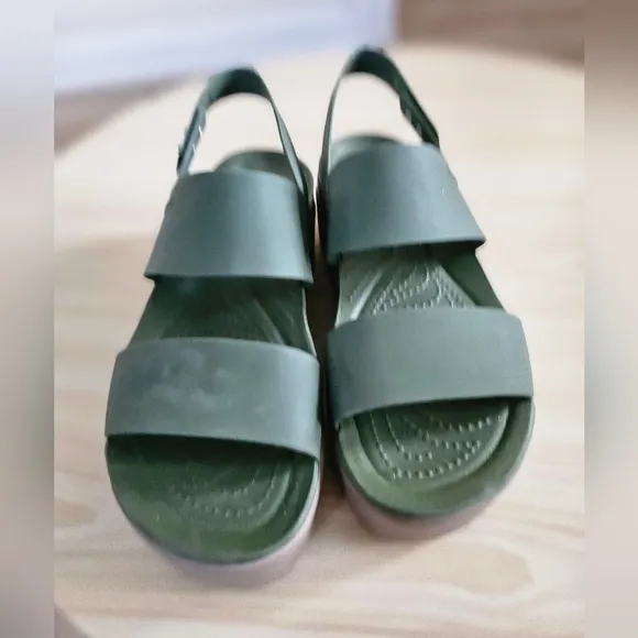 CROCS Women's Brooklyn Low Wedge's Army Green /Mushroom sandals size 7.