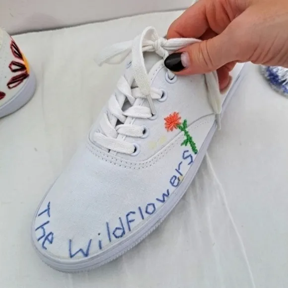 Custom hand embroidered floral canvas tennis shoe 9