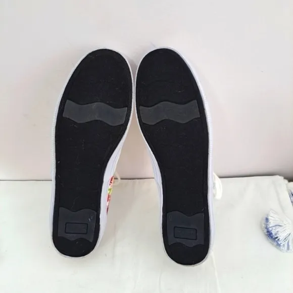 Custom hand embroidered floral canvas tennis shoe 9