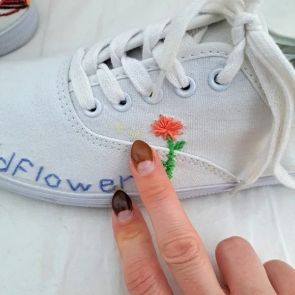 Custom hand embroidered floral canvas tennis shoe 9