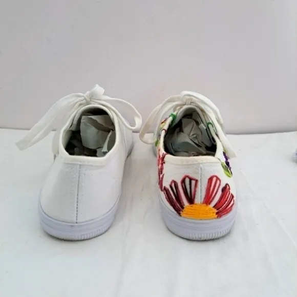 Custom hand embroidered floral canvas tennis shoe 9