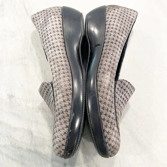 DANSKO Debra Suede Houndstooth Grey Black Loafer Wedge Shoes Size 41 10.5 - 11