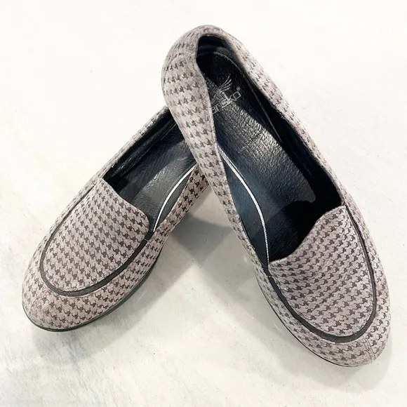 DANSKO Debra Suede Houndstooth Grey Black Loafer Wedge Shoes Size 41 10.5 - 11