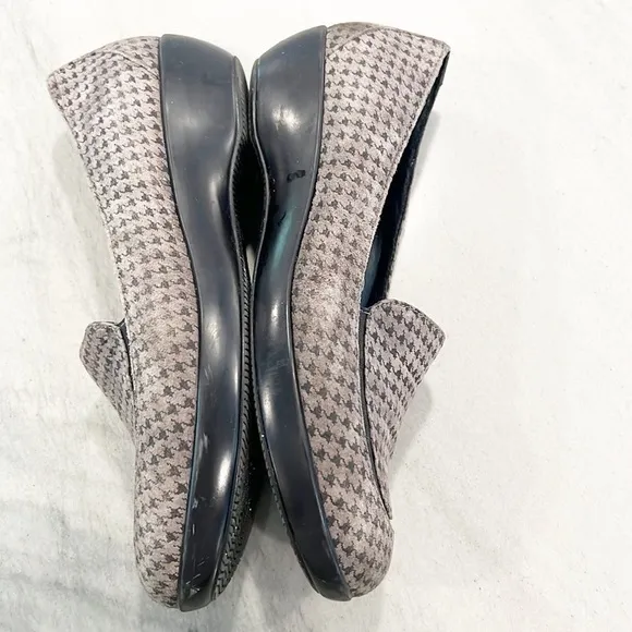 DANSKO Debra Suede Houndstooth Grey Black Loafer Wedge Shoes Size 41 10.5 - 11