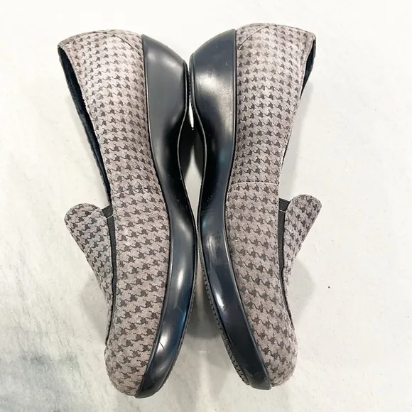 DANSKO Debra Suede Houndstooth Grey Black Loafer Wedge Shoes Size 41 10.5 - 11