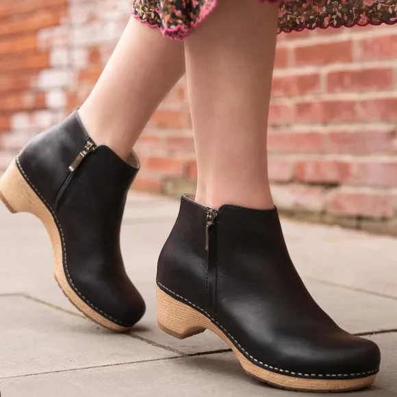 Dansko Lizanne Leather Clog Boot Zip Comfortable Bootie size 39