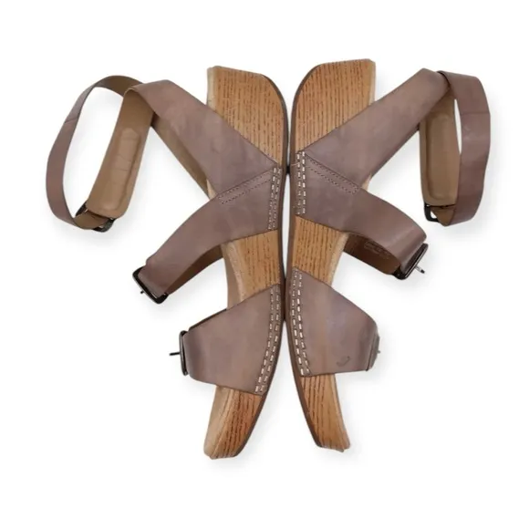 Dansko Lou Ankle Strap Burnished Taupe Clog sandals Size: 41